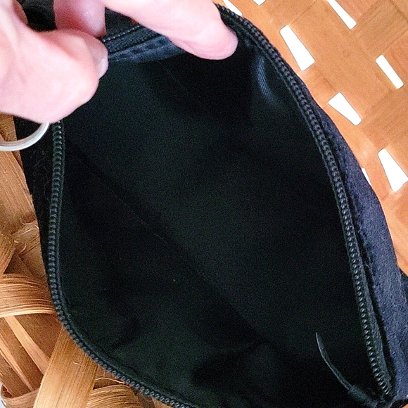 SOFT MAKEUP BAG   W/KEYCHAIN RING ON ZIPPER PULL, MAKE-UP, CLUTCH, DATE NIGHT 🌃 - Picture 4 of 4